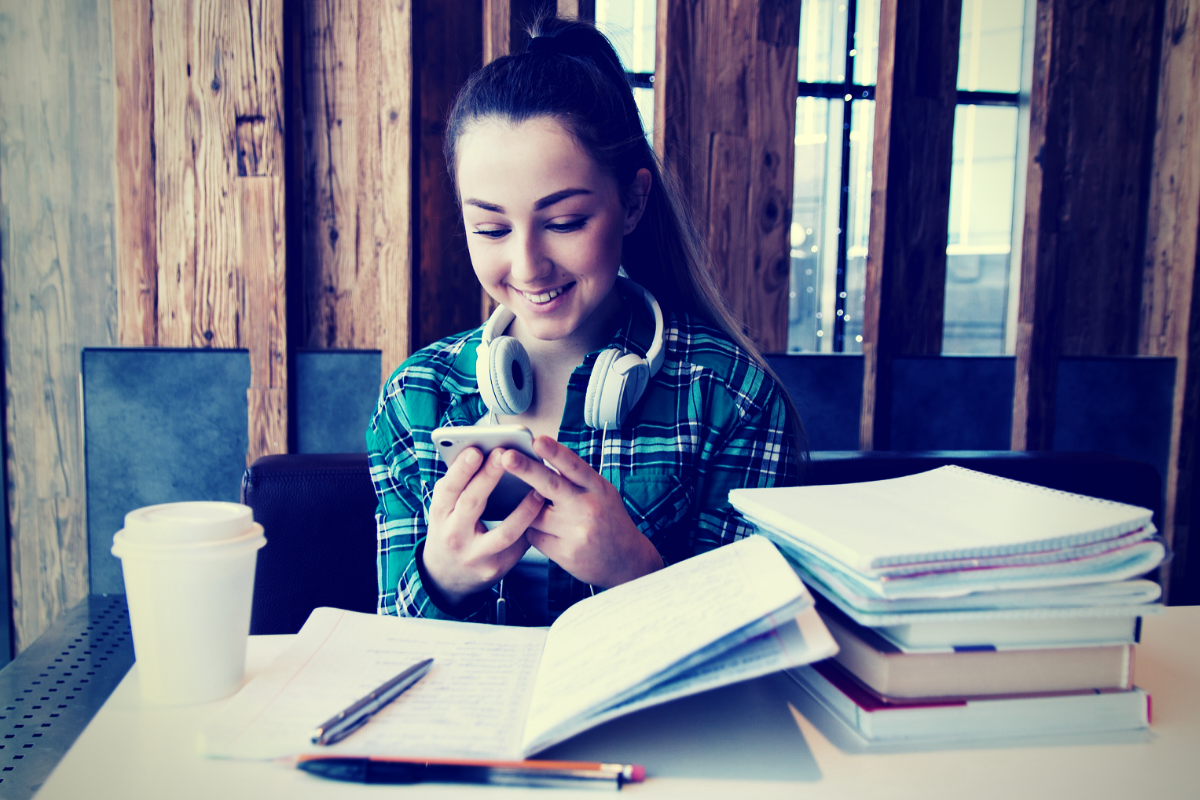 iPhone, Netflix, and Instagram are Dominating Teen’s Time Online