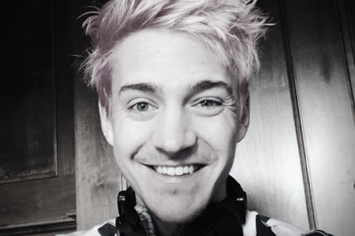 “Ninja” Moves Gaming Stream to MIXER and Twitch Shows Porn on His Channel